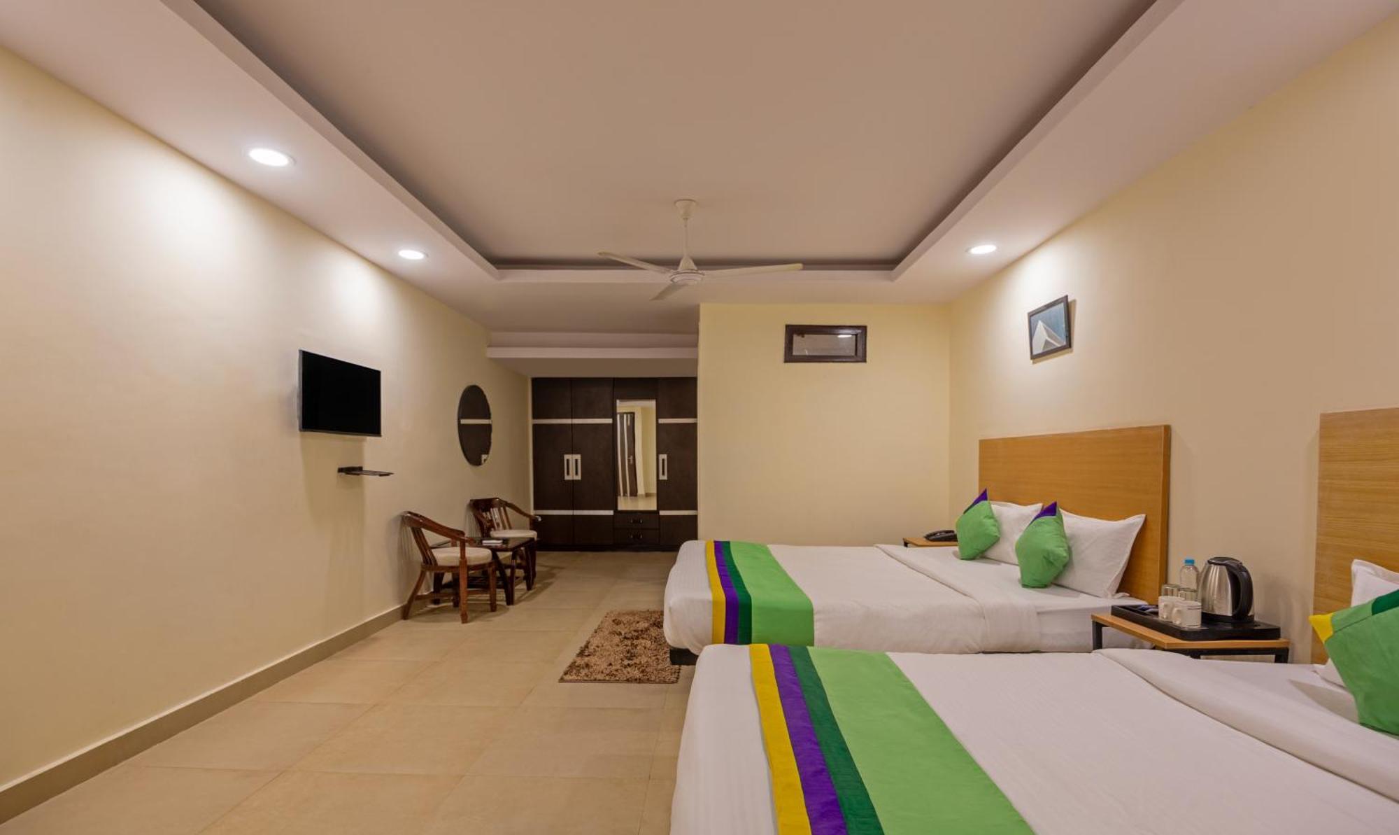 Royal Palace, 3*
